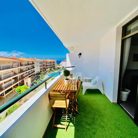 Vacation Apartment With Balcony And Pool Views *
